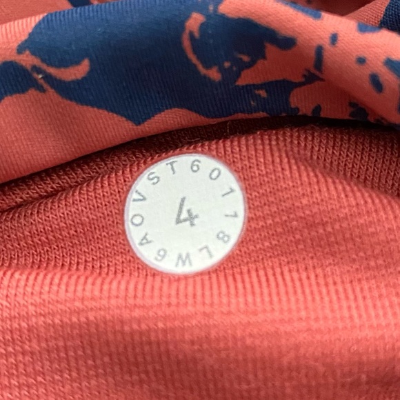 Lululemon Final Lap Crop *23"
Efflorescent Dark Canyon Onyx Blue size 4 - Picture 14 of 15